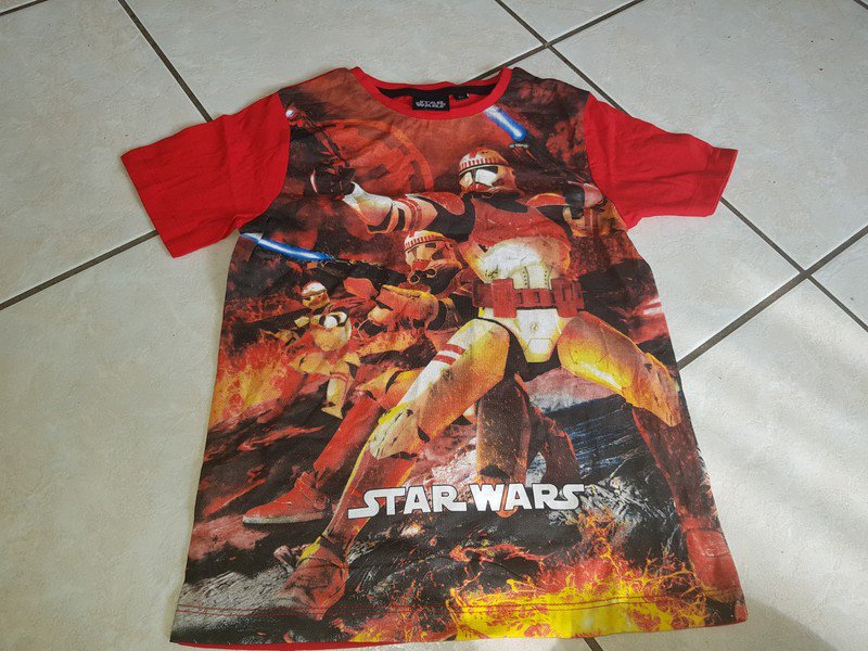 T-shirt 8 A getragen bei Gr 128 