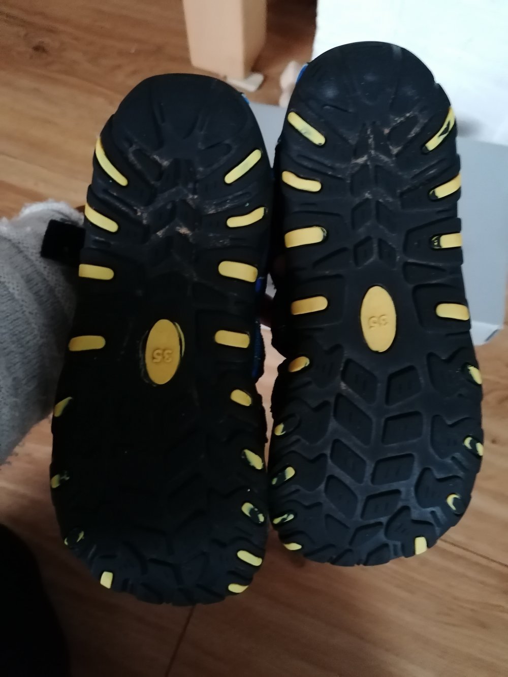 Bench: Outdoorsandalen Gr. 35