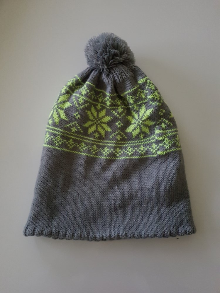 warme Mütze mit Bommel