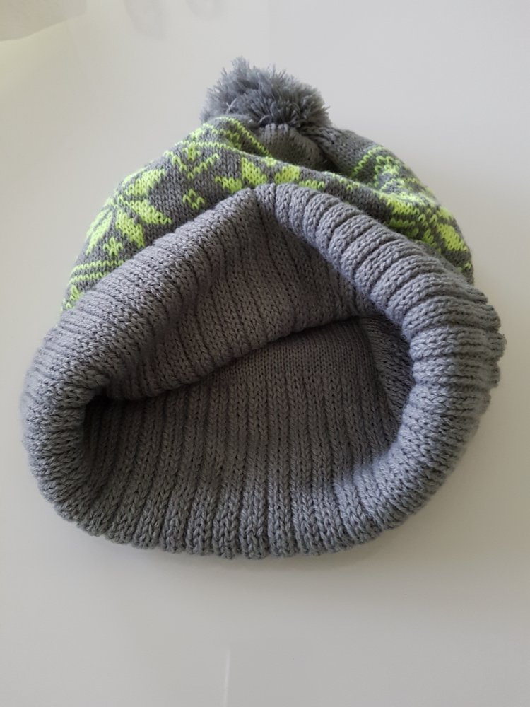 warme Mütze mit Bommel