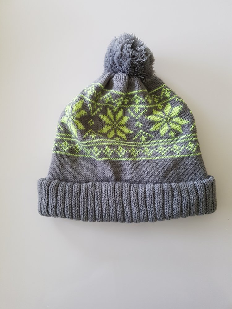 warme Mütze mit Bommel