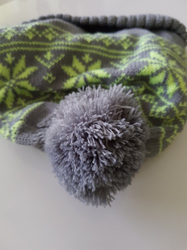 warme Mütze mit Bommel