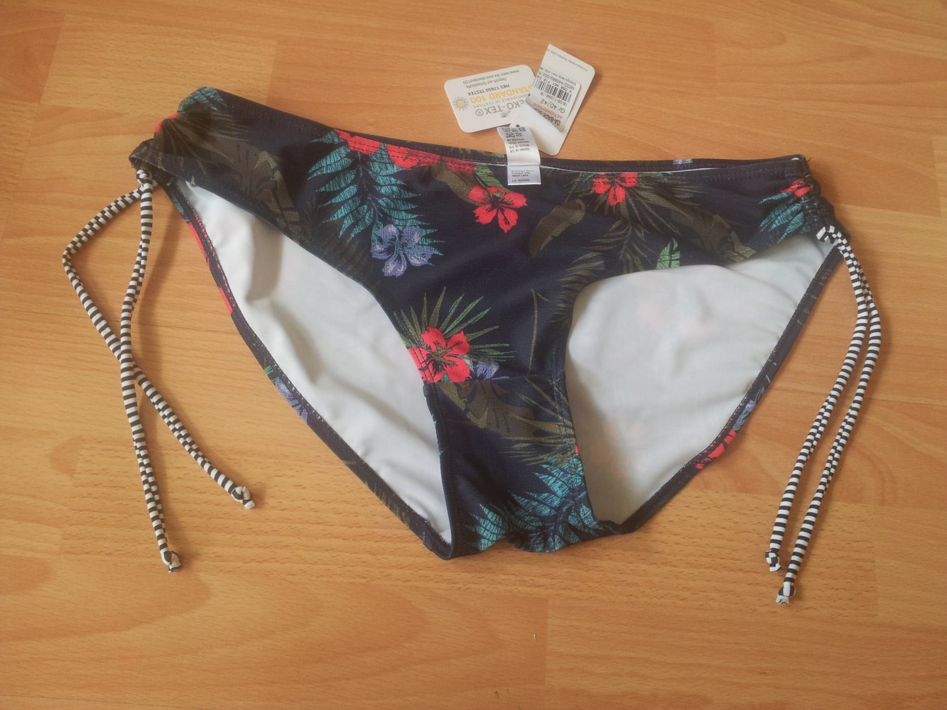 Bikini-Höschen bunt Blätter Blumen Gr. M 40/42 NEU