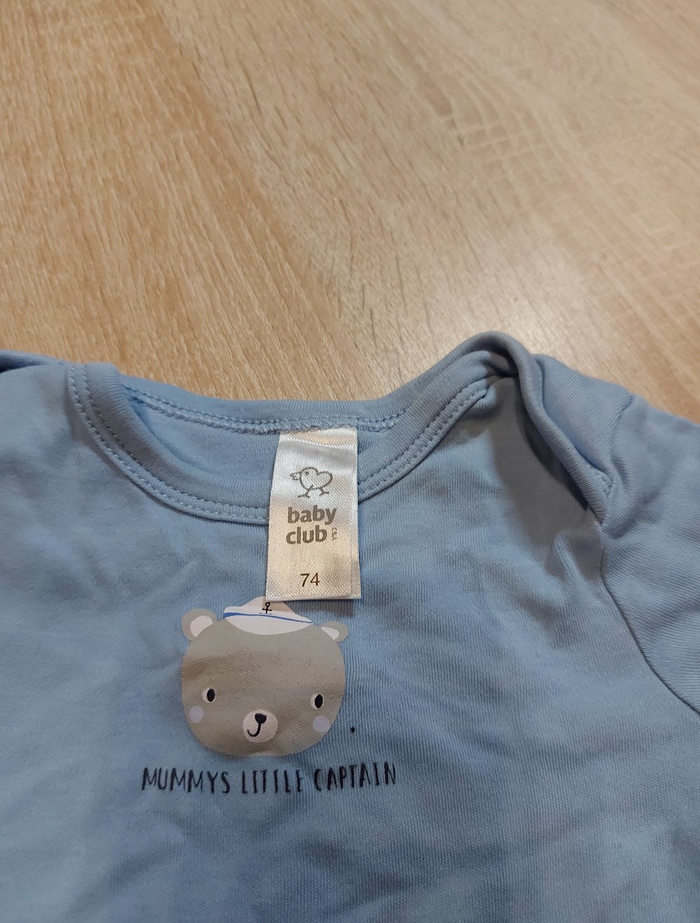 Hellblauer Kurzarmbody Baby Club Größe 74