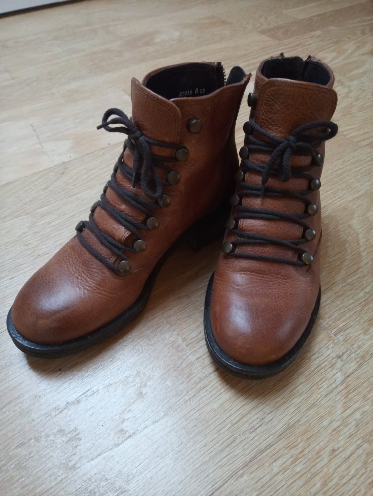 Schöne hell braune Stiefeletten von Paul Green