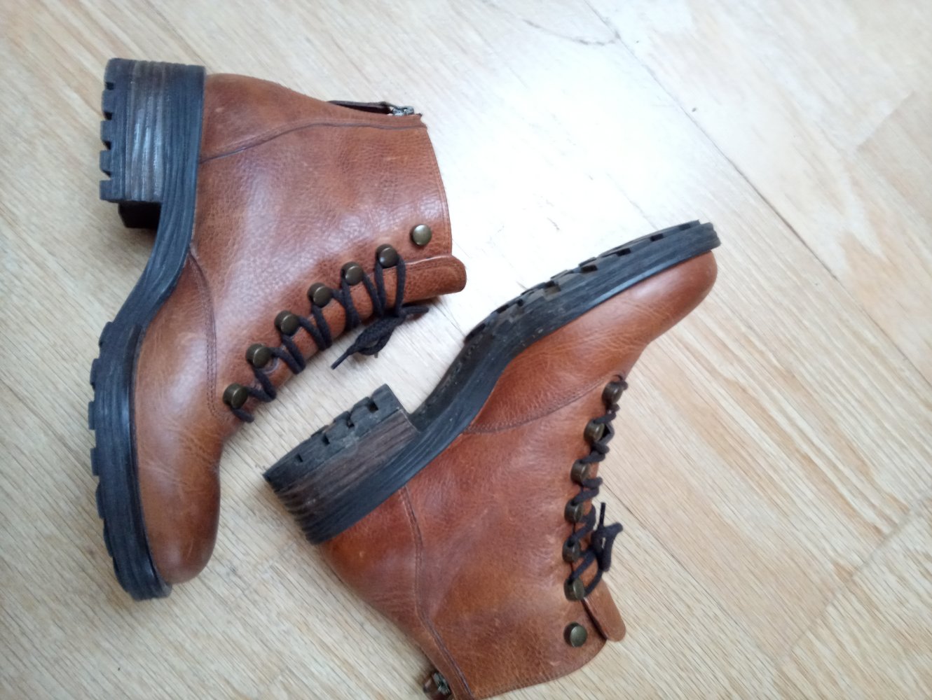 Schöne hell braune Stiefeletten von Paul Green