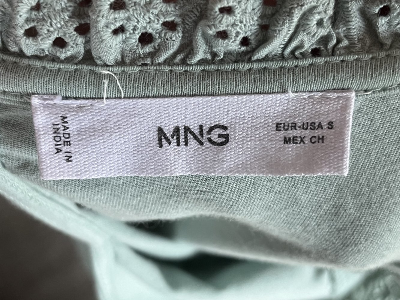 MNG Stickerei und Volants Blumen Bluse Gr.S mintgrün