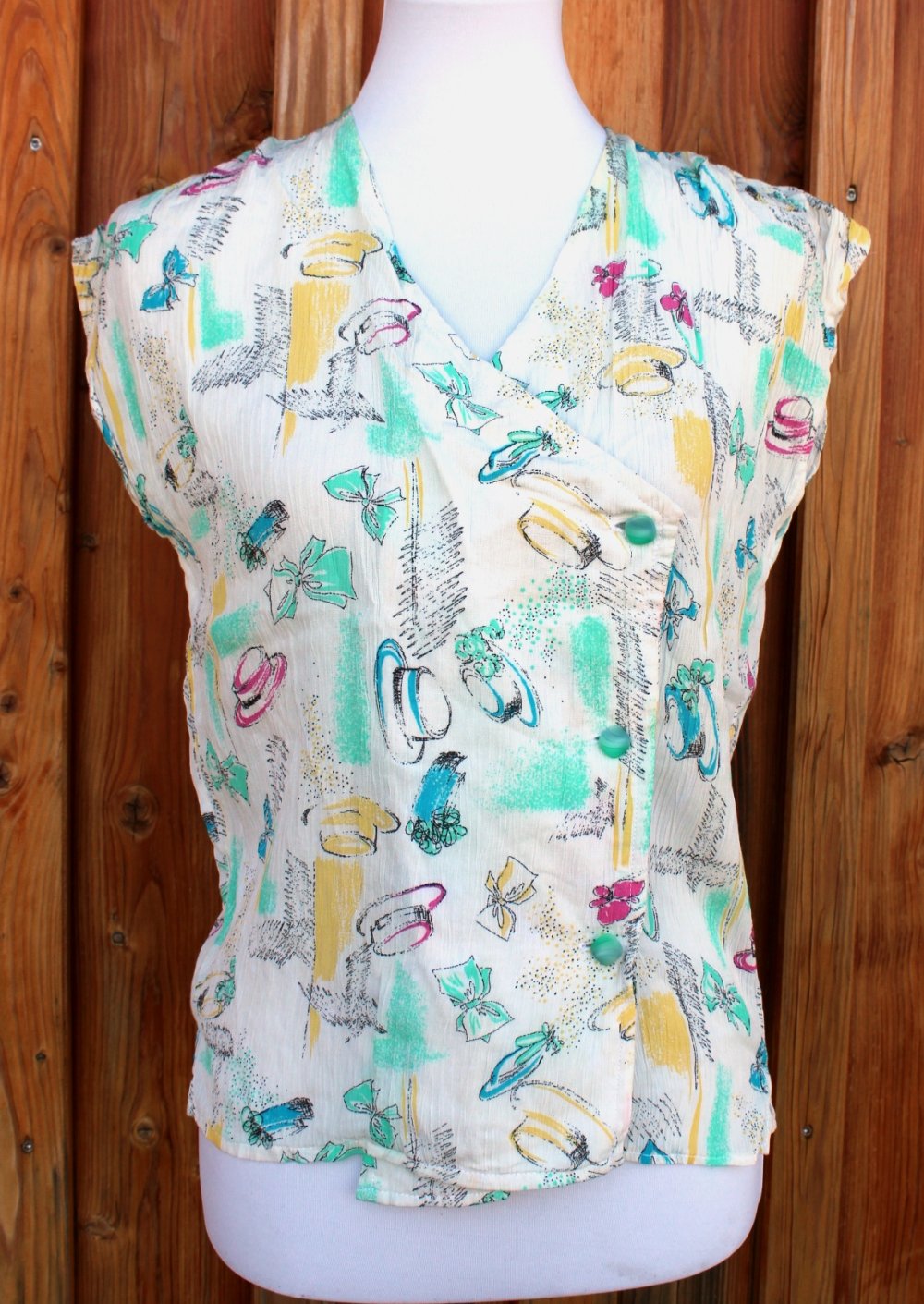 weißes True Vintage Top mit Sonnenhüten, Schleifen und Blumen, Größe 36-40, Unikat