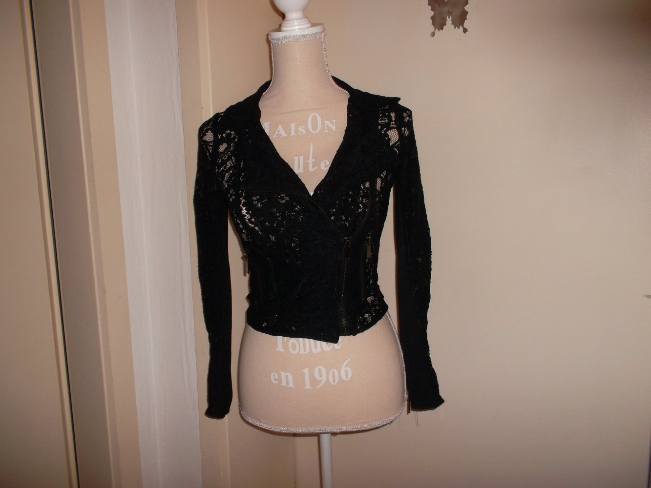 neues kurzes jäckchen,schwarz,grösse 34