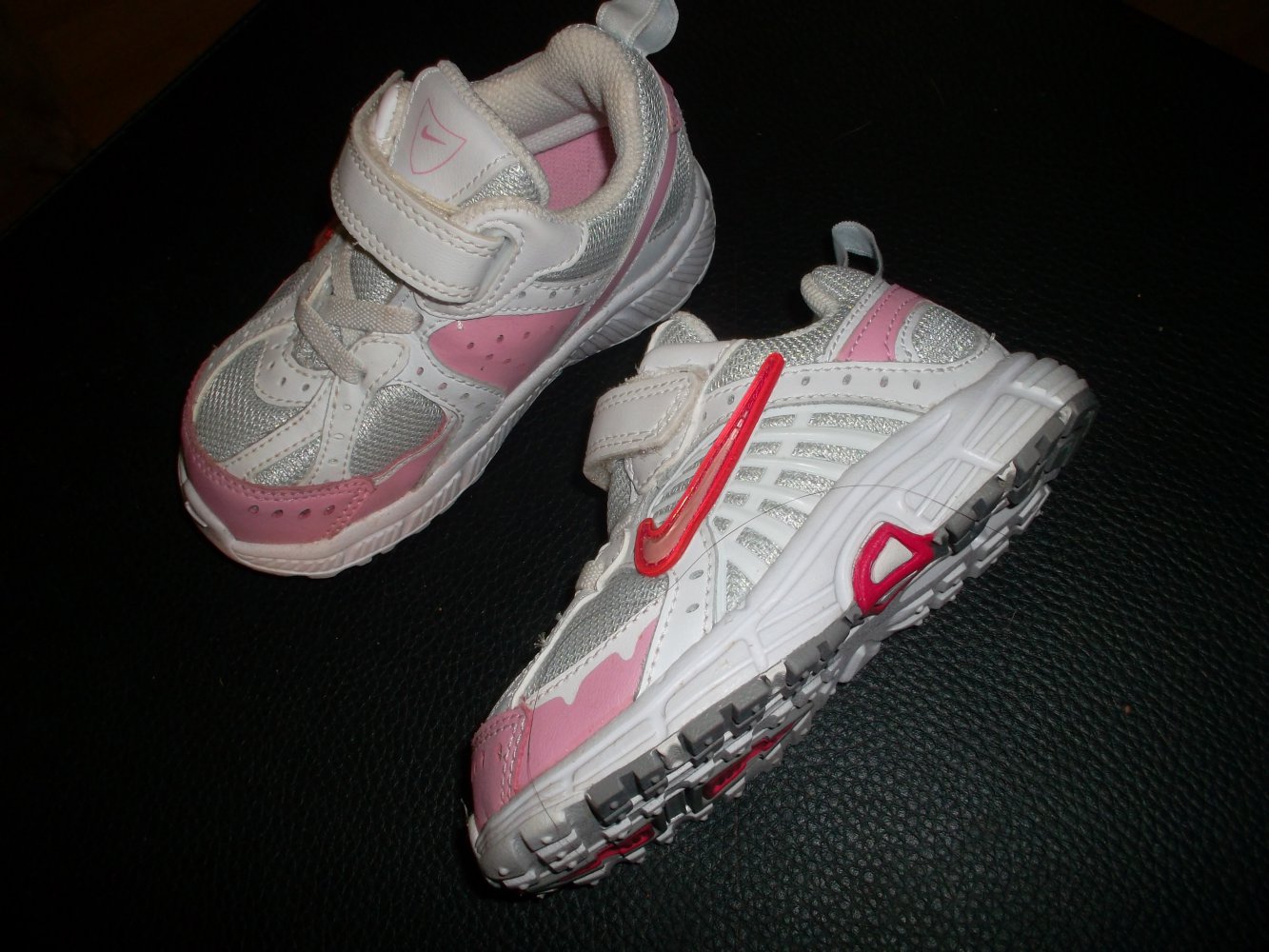süsse neue kinderschuhe,nike,grösse 22,weiss/rosa