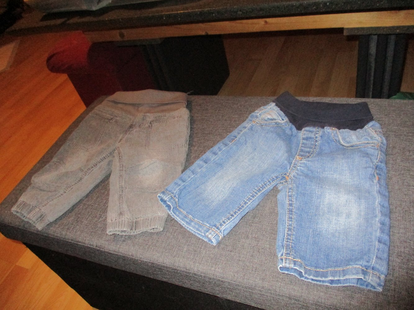 2 süsse neuwertige baby-jeanshosen, gr. 62/68, impidimpi, s. oliver