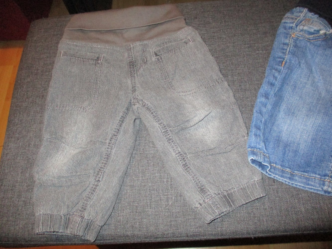 2 süsse neuwertige baby-jeanshosen, gr. 62/68, impidimpi, s. oliver