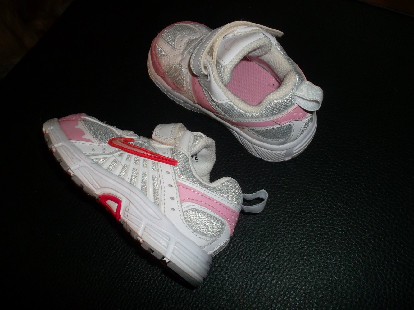 süsse neue kinderschuhe,nike,grösse 22,weiss/rosa