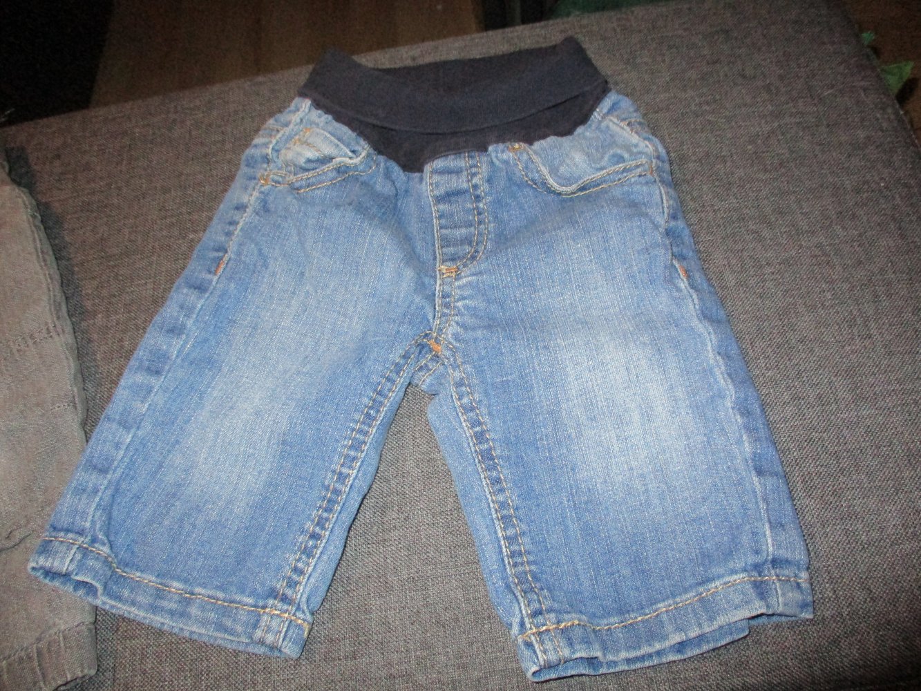 2 süsse neuwertige baby-jeanshosen, gr. 62/68, impidimpi, s. oliver