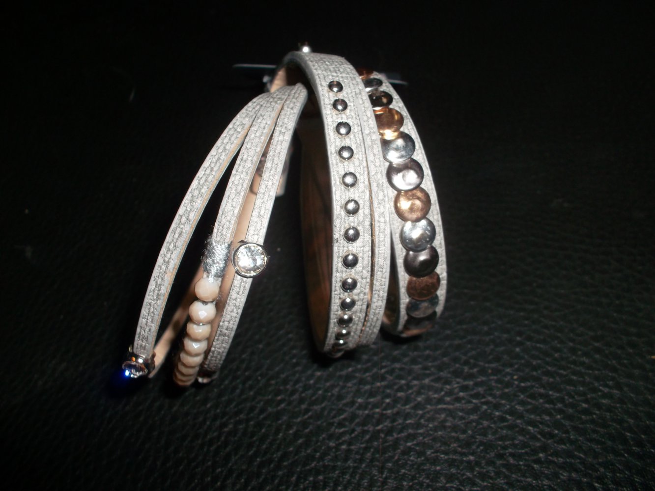 neues armband.gina benotti.grau.steinchen.verstellbar