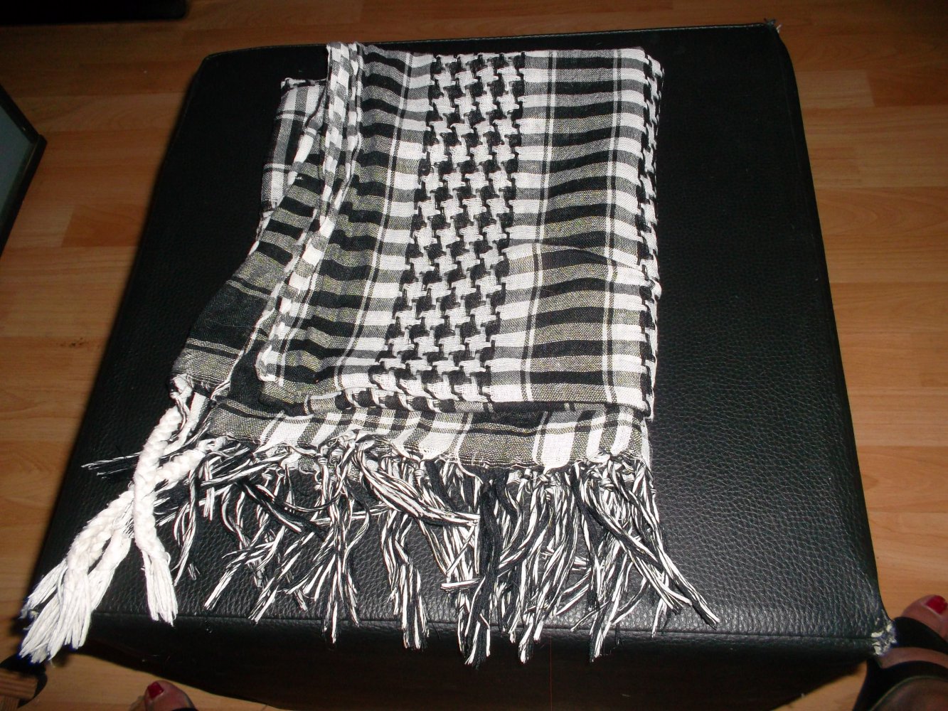 grosser schal bzw tuch,schwarz-weiss,franzen,unisex