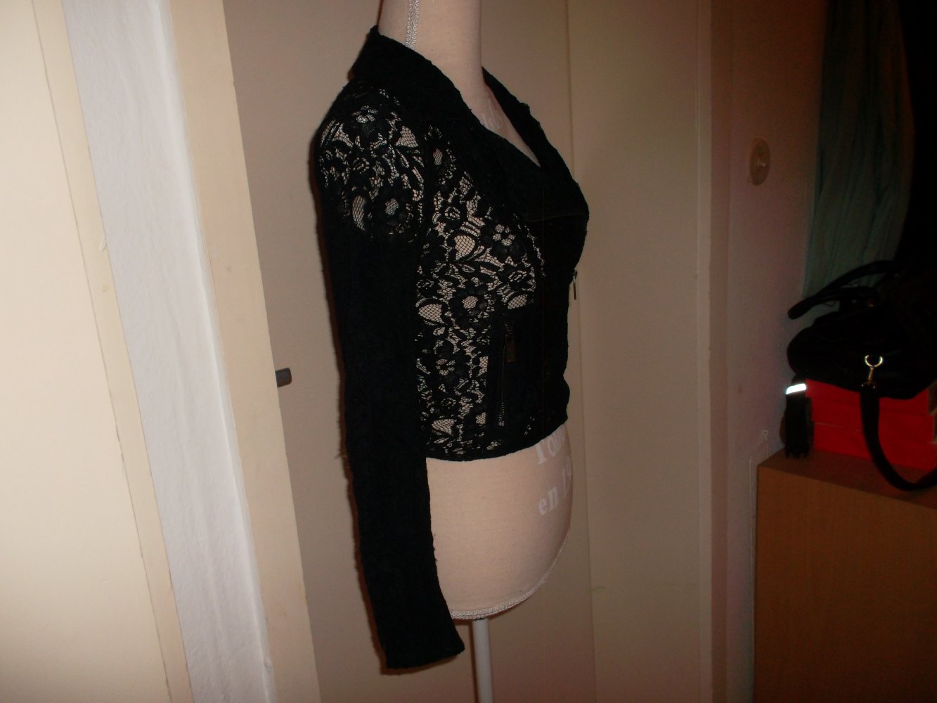 neues kurzes jäckchen,schwarz,grösse 34