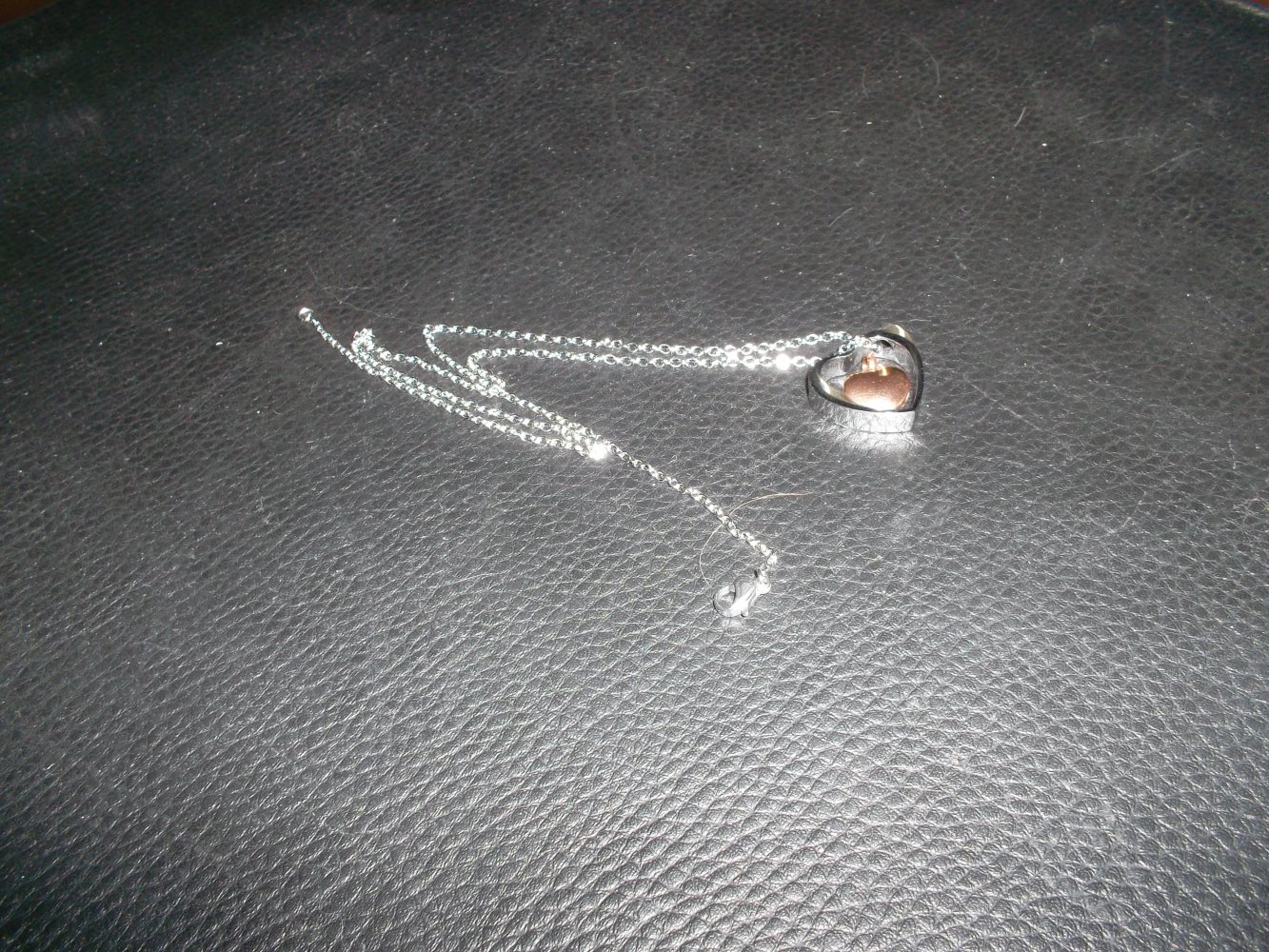 neue kette mit herzanhänger zum befüllen