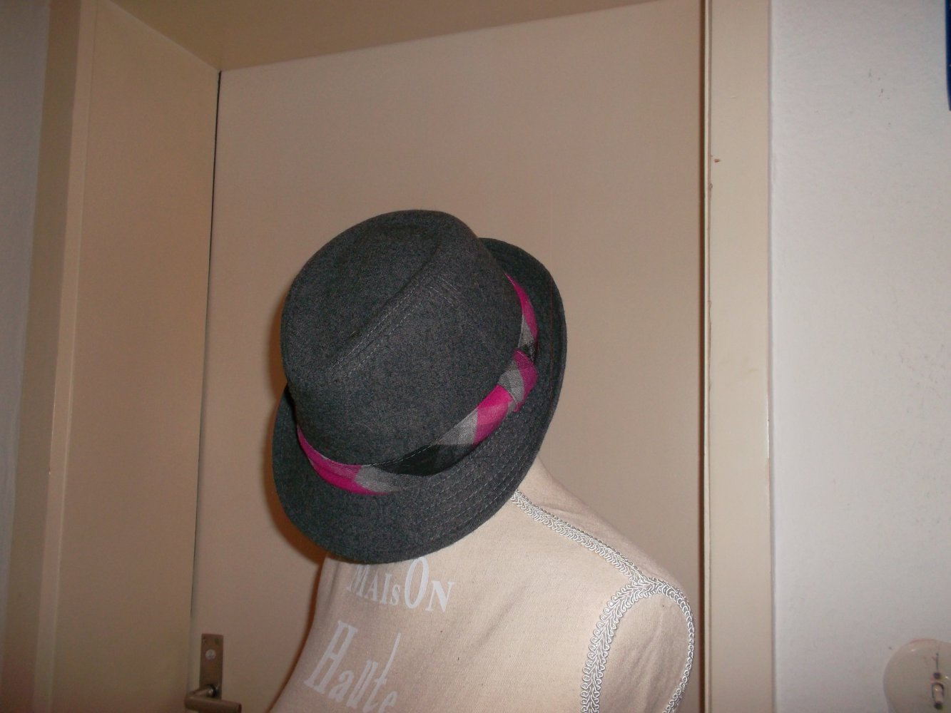 neuer grauer hut , grösse s