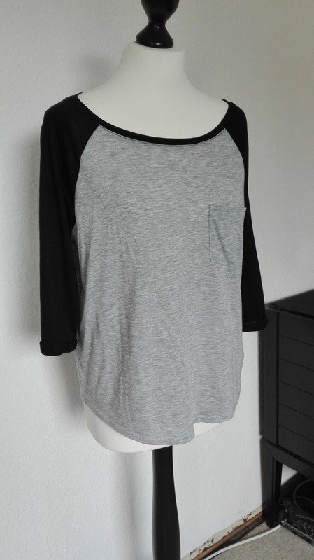 Grau-Schwarzes Baseballshirt