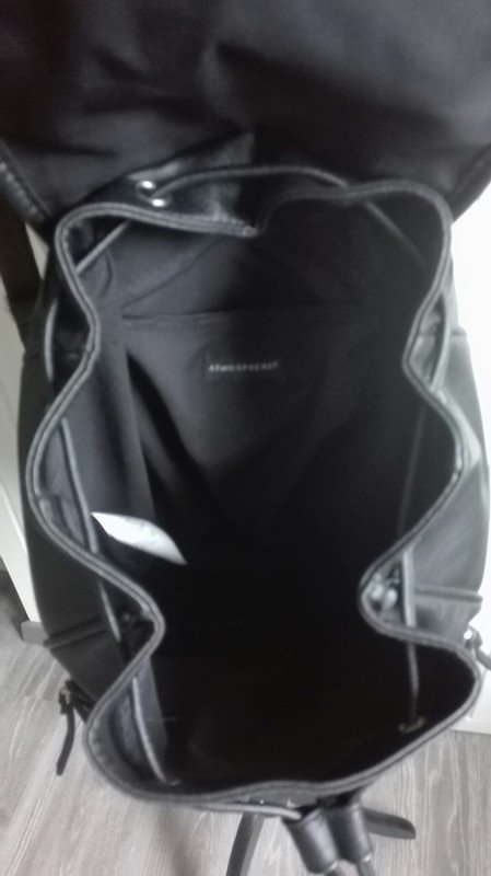 Schwarzer Kunstleder Rucksack