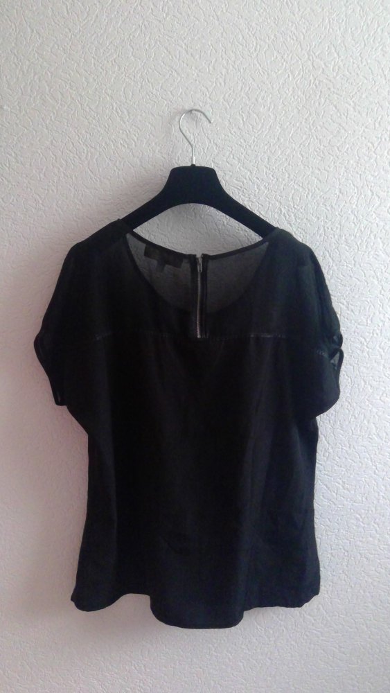 Schwarz-silbernes Oberteil