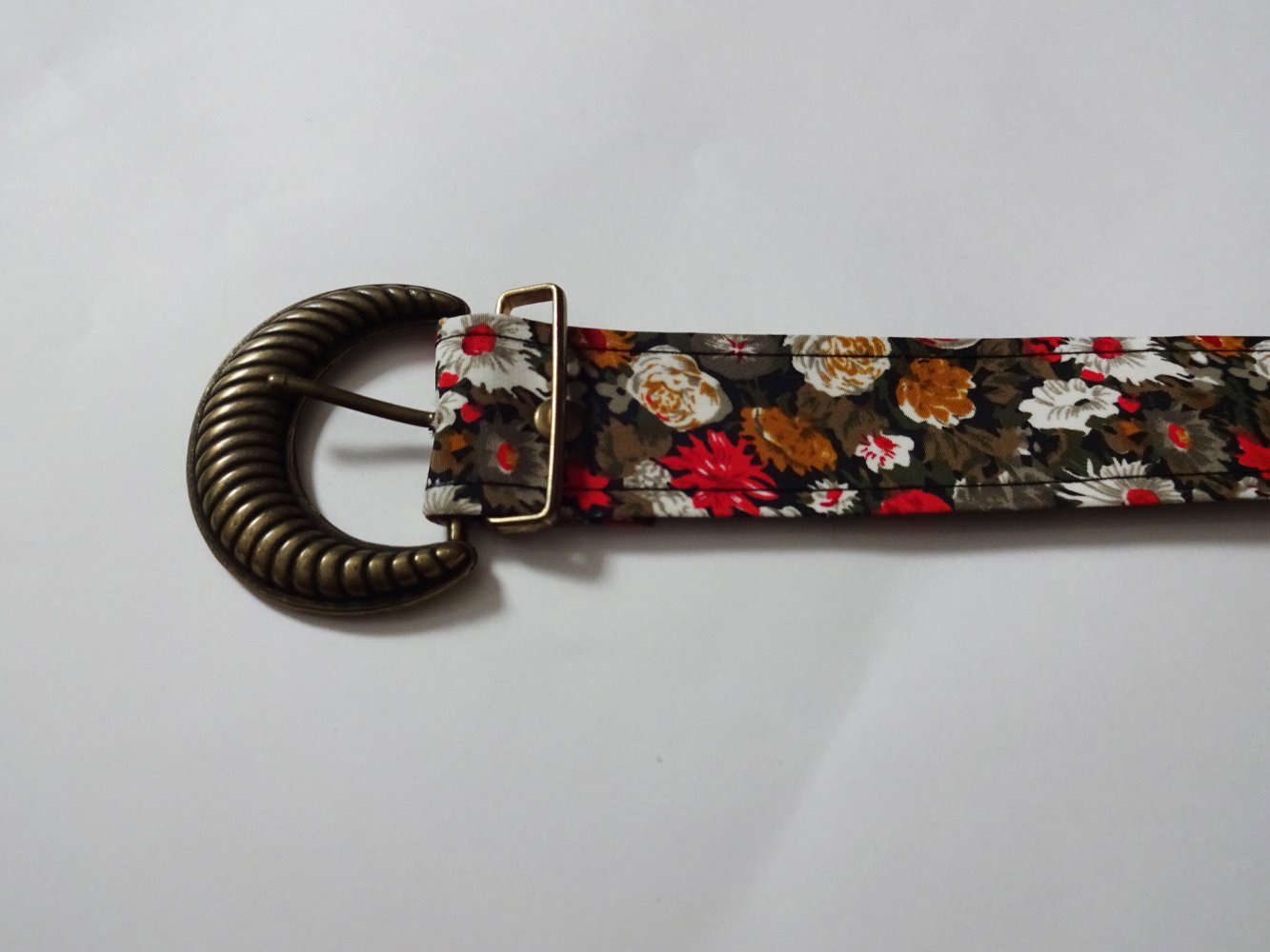 Gürtel mit Blumenmuster Vintage 90er England UK Print Schnalle Geblümt Florales Muster