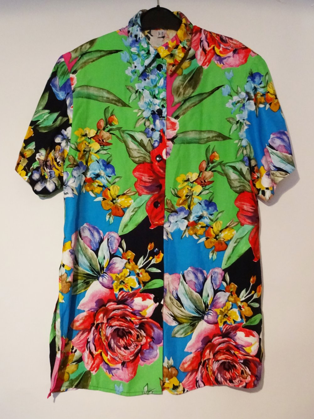 Bunte Vintage Bluse aus den 80er Jahren Blumen Floral Grün Schulterpolster Kurzarm Hemdbluse Sommer Urlaub Gr. M