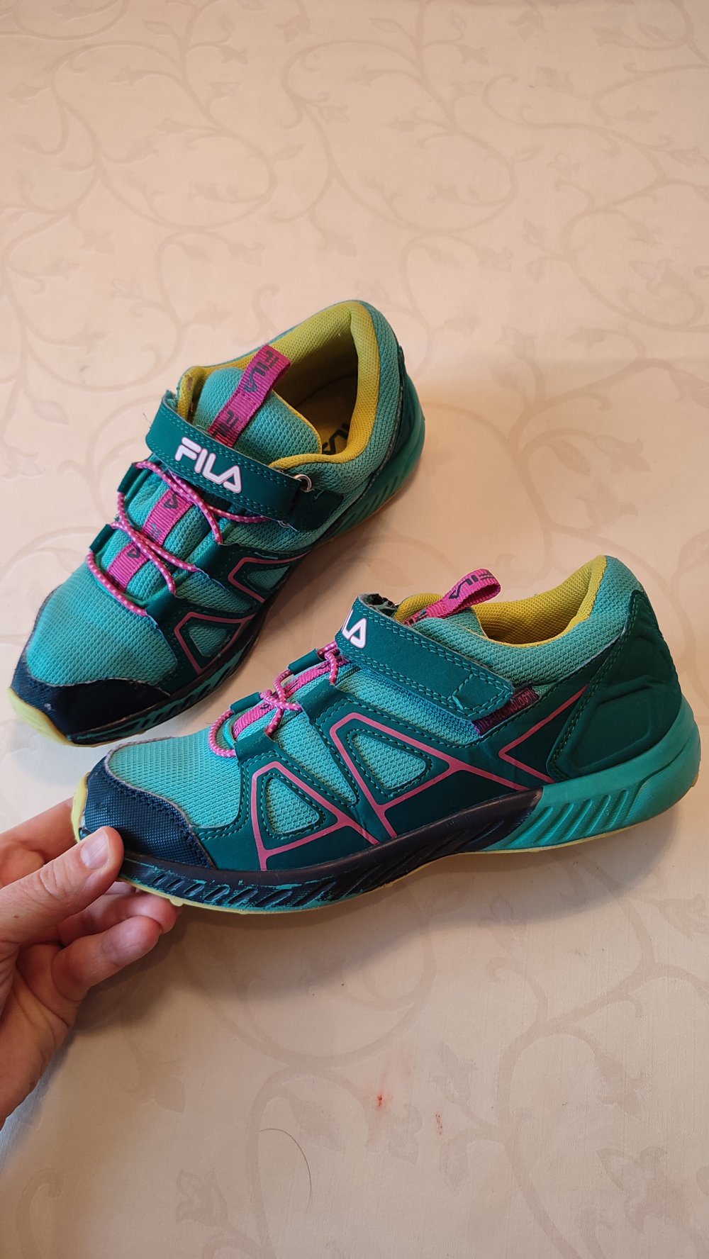 Wasserfester Trekkingschuh Größe 35