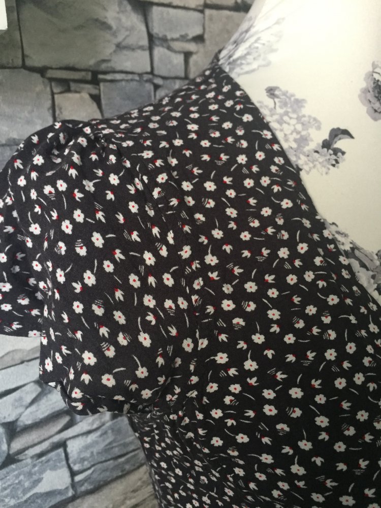 Kleid mit Rückenausschnitt