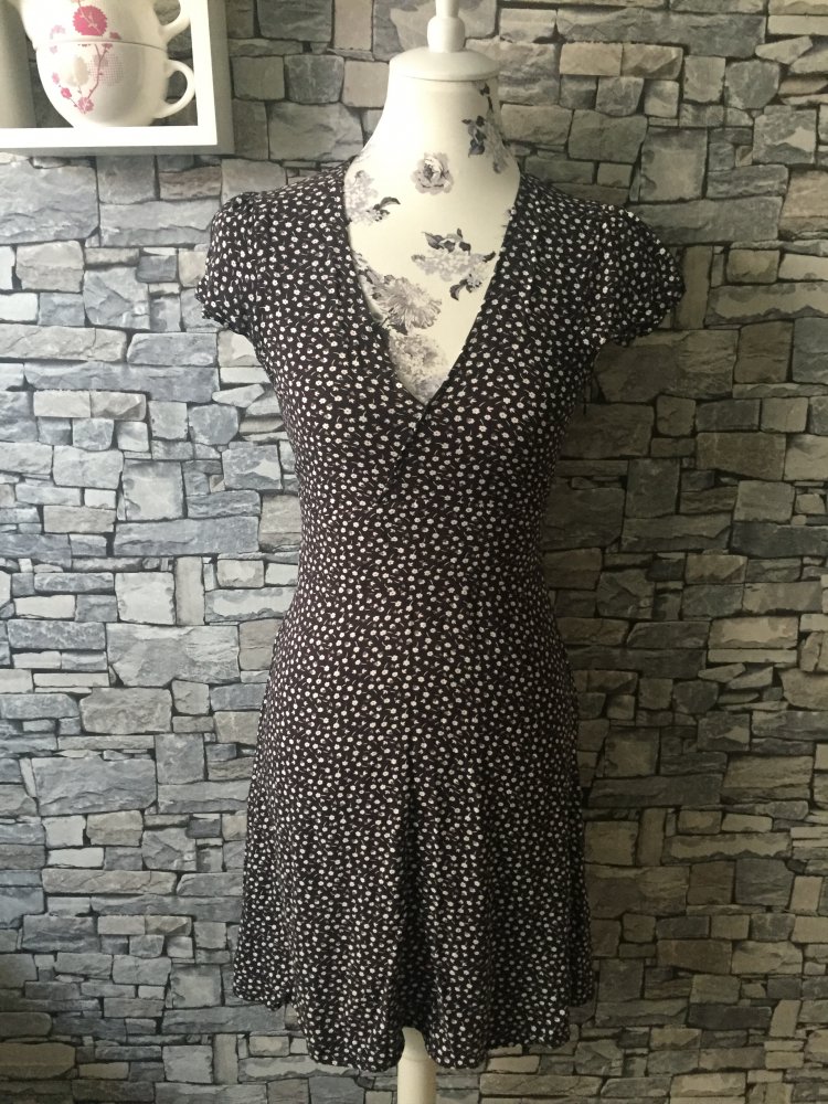 Kleid mit Rückenausschnitt
