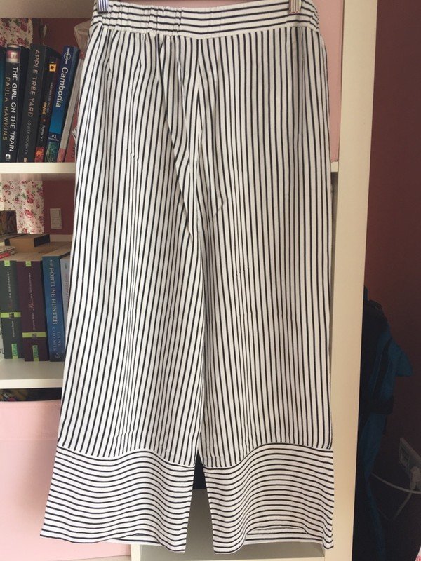 NEU * Edel * stylisch * Blumen * Blüten * Flower- Power * Marine * Navy * Sailor * Maritim * Streifen * Dreiviertel * 7/8 * Culotte * Hose 