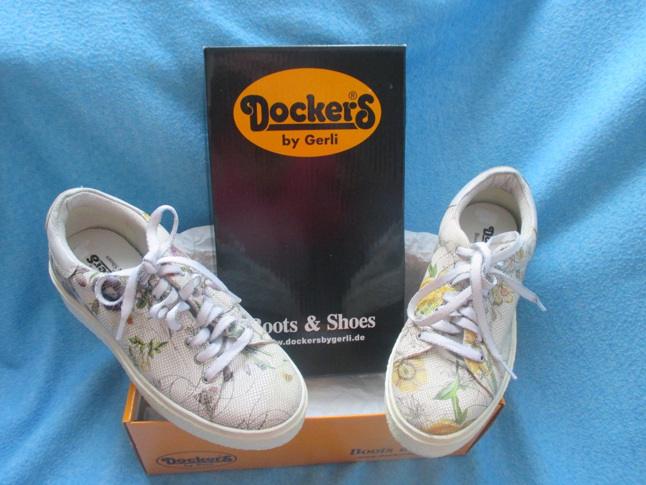 NEU ungetragen * Mosaik * Romantik * Blumen * Blüten * Flower- Power * Freizeit * Leder * Chucks * Sneaker * Schnür- Schuhe 