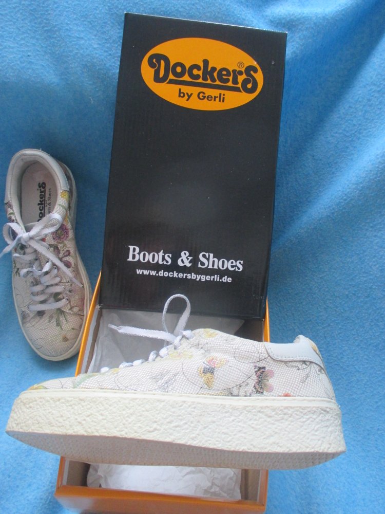 NEU ungetragen * Mosaik * Romantik * Blumen * Blüten * Flower- Power * Freizeit * Leder * Chucks * Sneaker * Schnür- Schuhe 