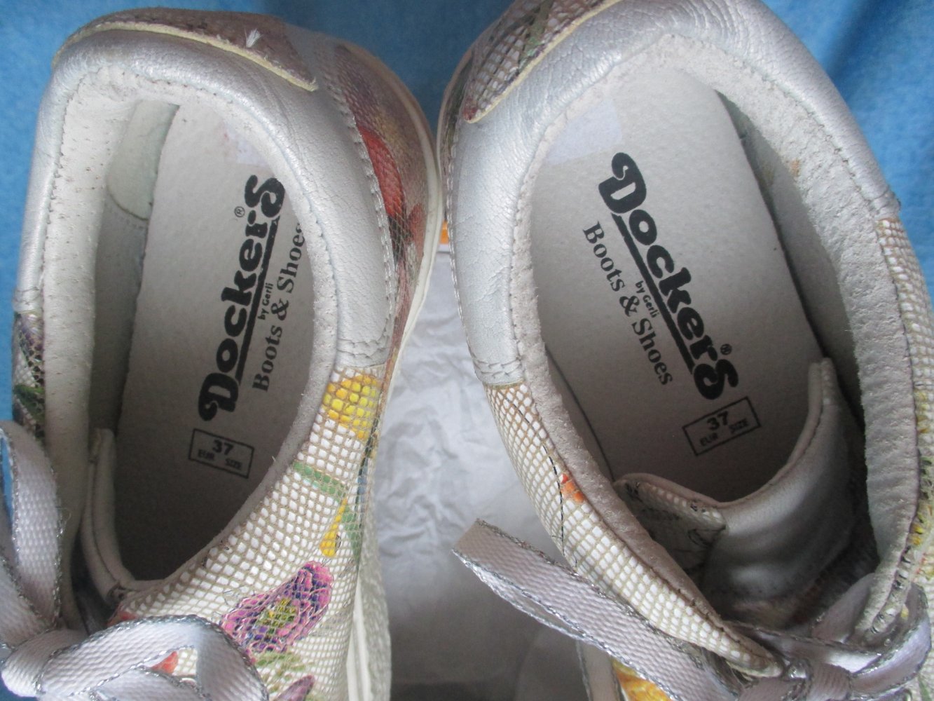 NEU ungetragen * Mosaik * Romantik * Blumen * Blüten * Flower- Power * Freizeit * Leder * Chucks * Sneaker * Schnür- Schuhe 