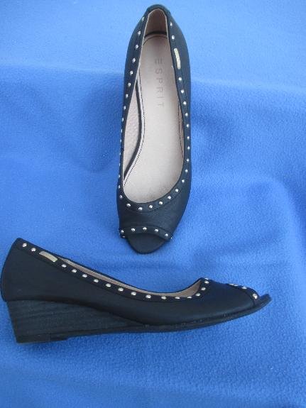  NEU * Edel * Echt Leder * Nieten * Peeptoes * Cut Outs * Wedges * Keilabsatz * Sandaletten * Schuhe 