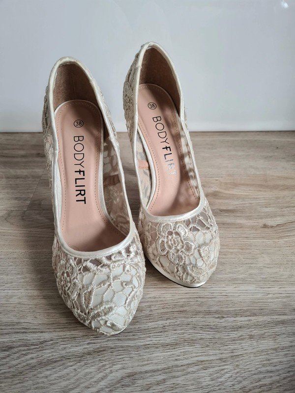 NEU und ungetragen * Blumen * Blüten * Flower * Lace- Spitze * High- Heels * Plateau * Pumps * Schuhe 