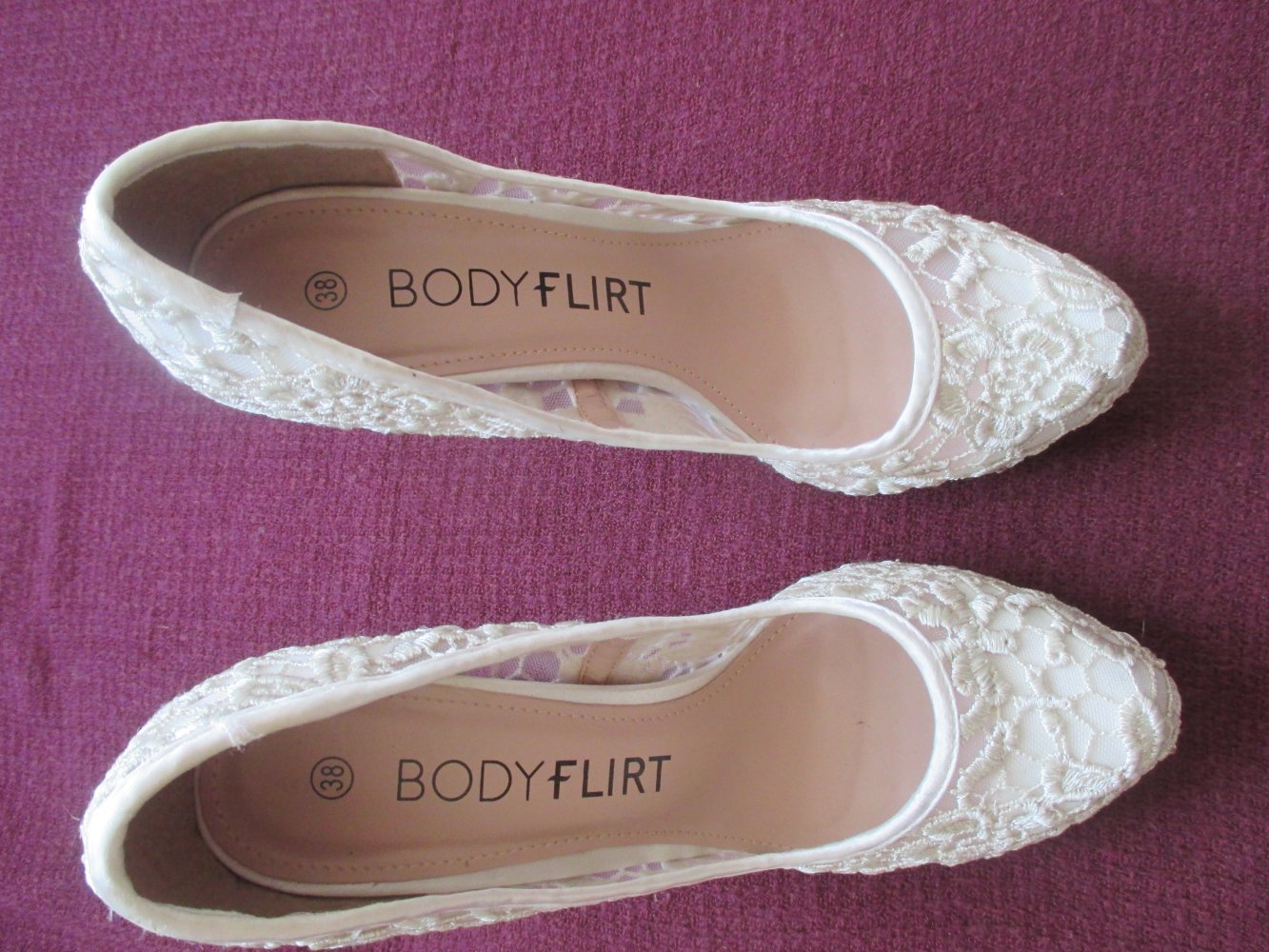  NEU und ungetragen * Blumen * Blüten * Flower * Lace- Spitze * High- Heels * Plateau * Pumps * Schuhe 