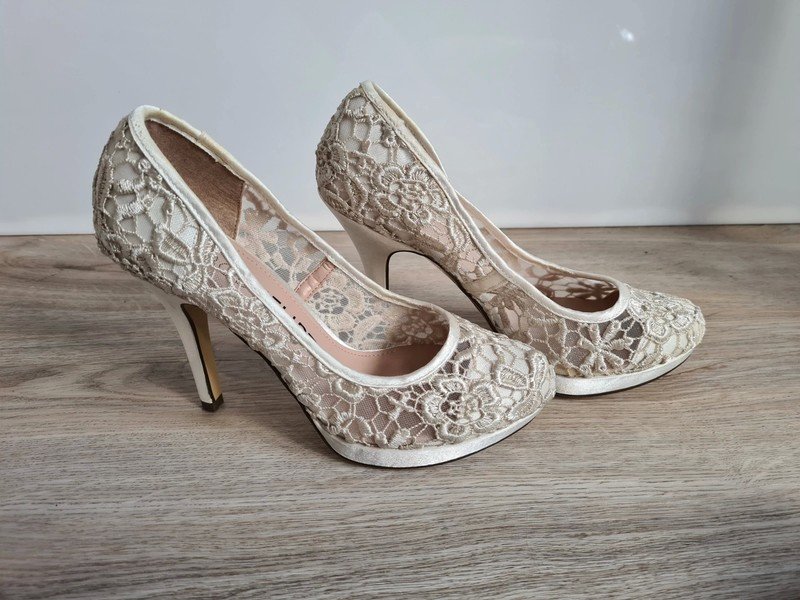  NEU und ungetragen * Blumen * Blüten * Flower * Lace- Spitze * High- Heels * Plateau * Pumps * Schuhe 