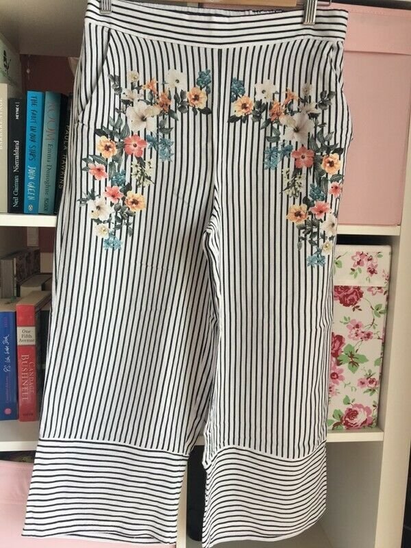 NEU * Edel * stylisch * Blumen * Blüten * Flower- Power * Marine * Navy * Sailor * Maritim * Streifen * Dreiviertel * 7/8 * Culotte * Hose 