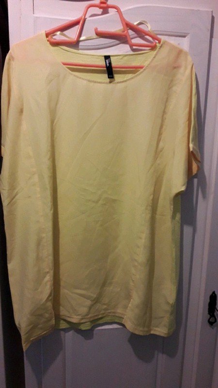 Schönes Shirt in Gelb mit 2 verschiedenen Stoffen