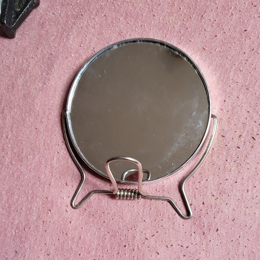 Kosmetikspiegel mit Vergrösserungsseite 