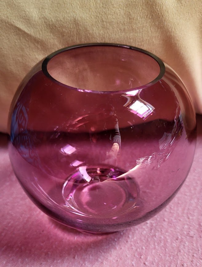 Glasvase in Kugelform 