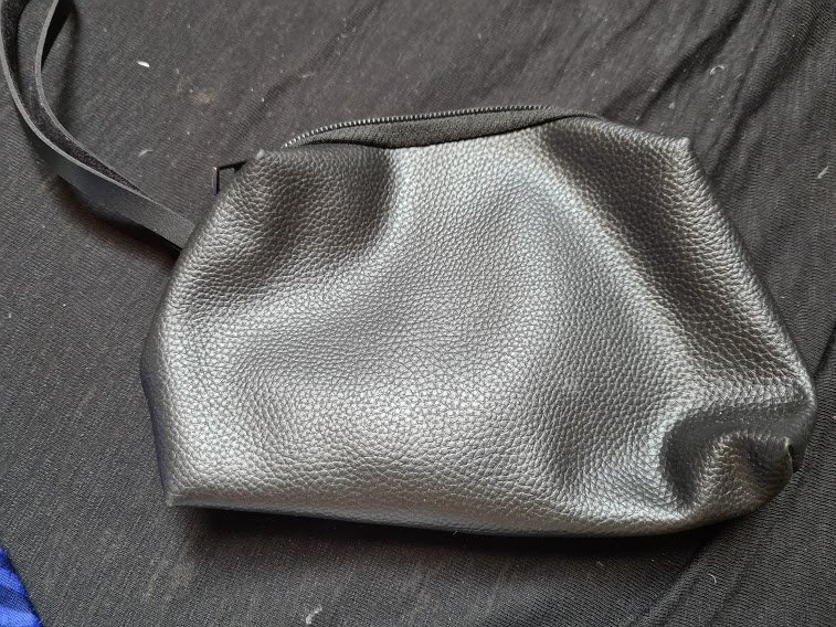 kleine Tasche mit Henkelband
