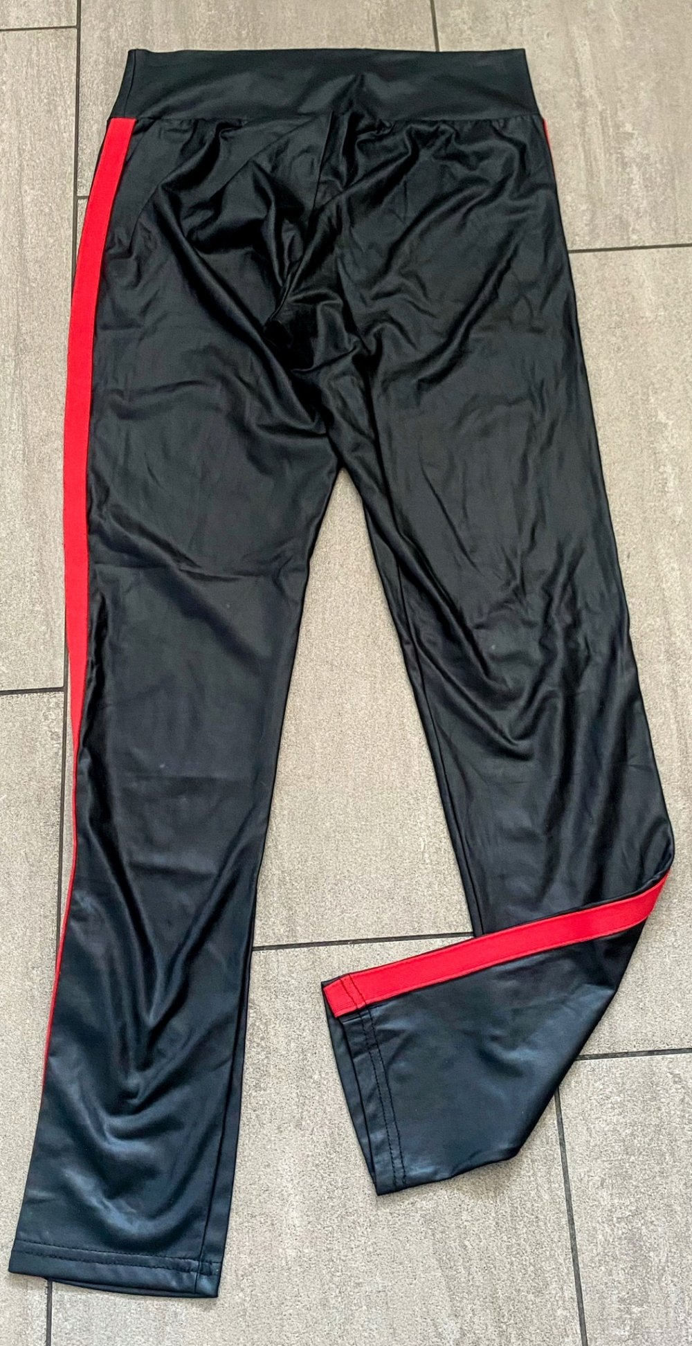 NEU Damen Hose Sport Jogginghose Gr.34 Schwarz mit roten Streifen 
