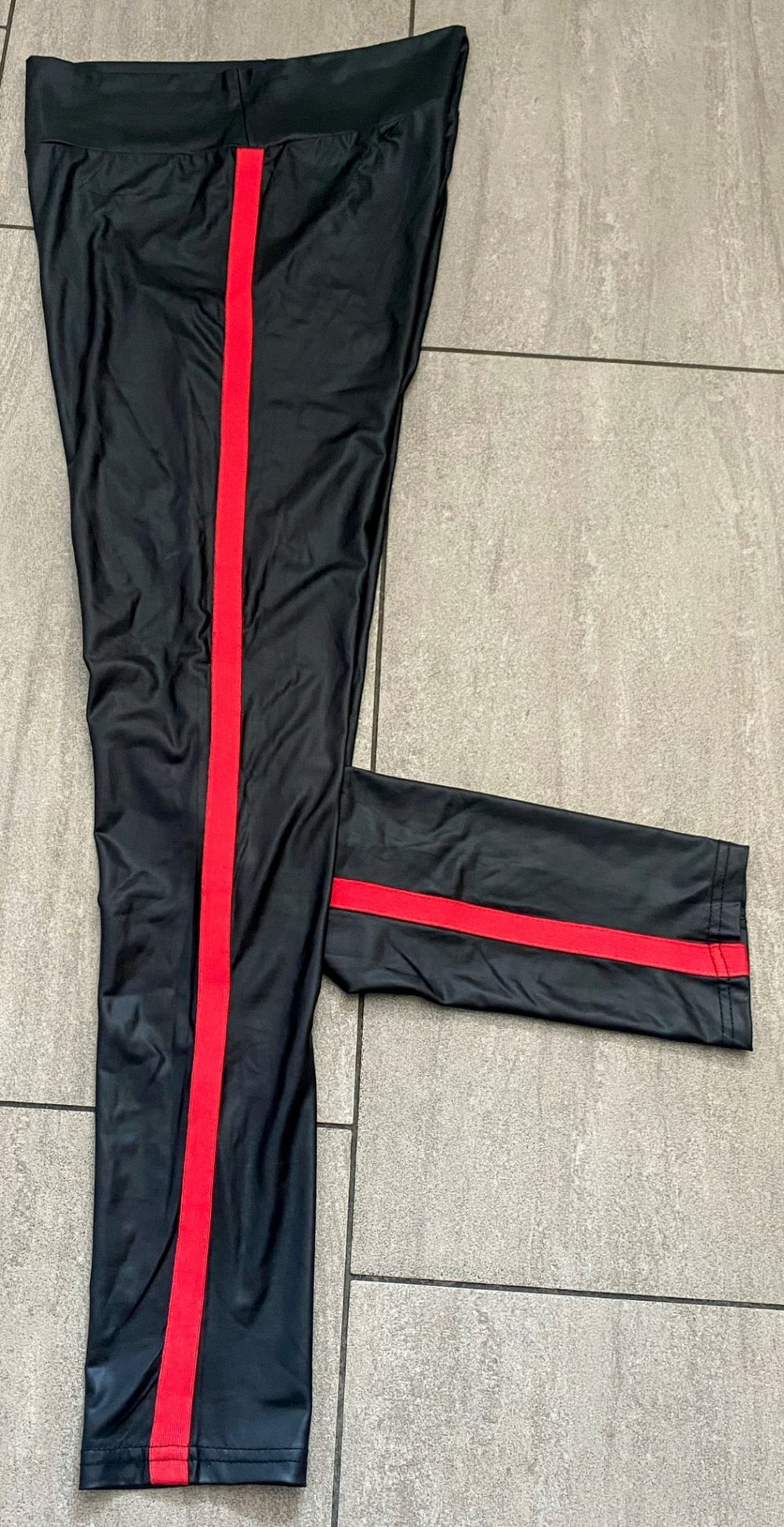 NEU Damen Hose Sport Jogginghose Gr.34 Schwarz mit roten Streifen 