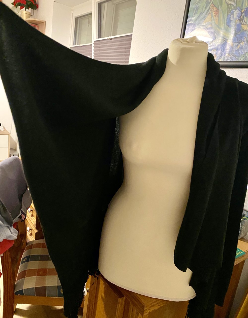 Damen Strickjacke mit Fransen Gr.M in Schwarz von Madonna NW