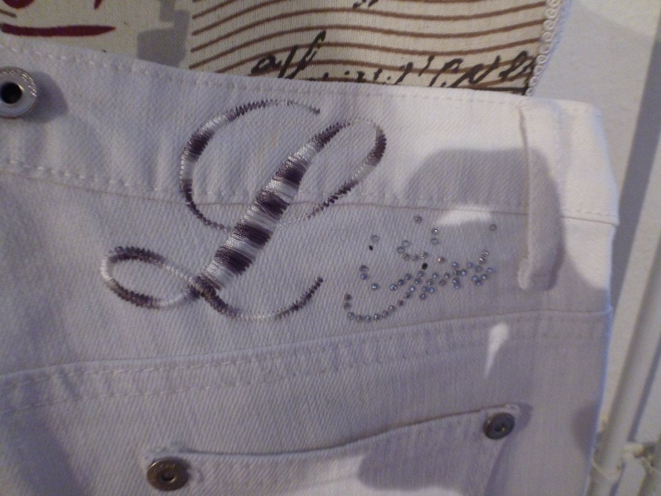 weiße Jeans mit Hosenträgern Gr. 27 S/36