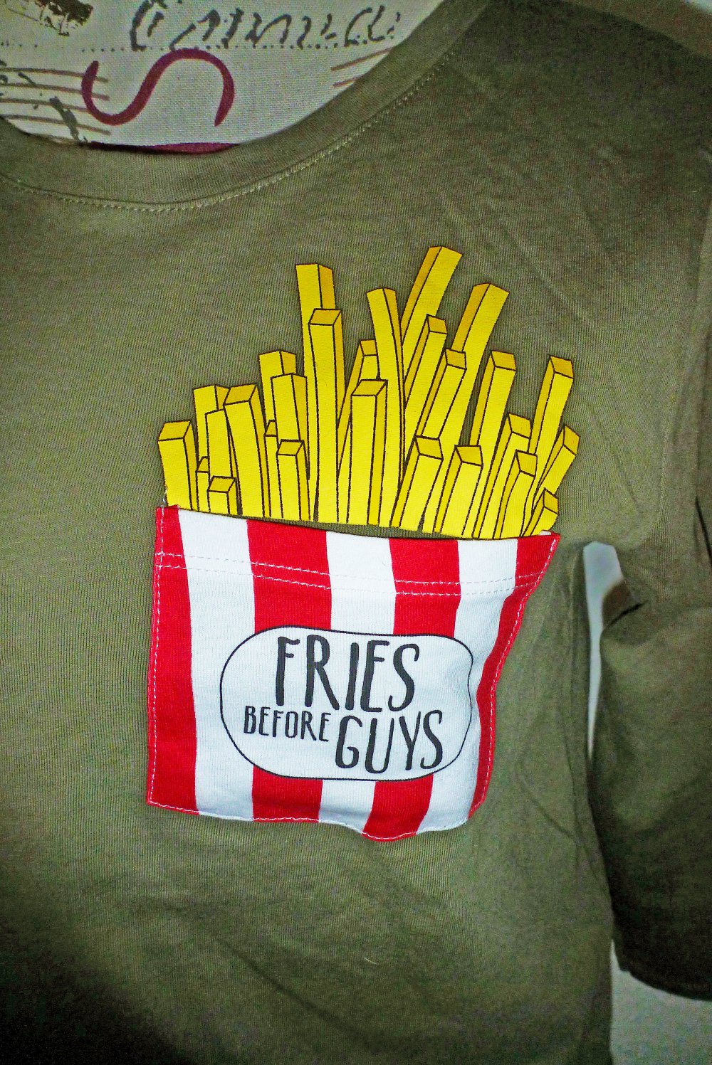 olivfarbenes Oberteil, Gr. S/36, neu