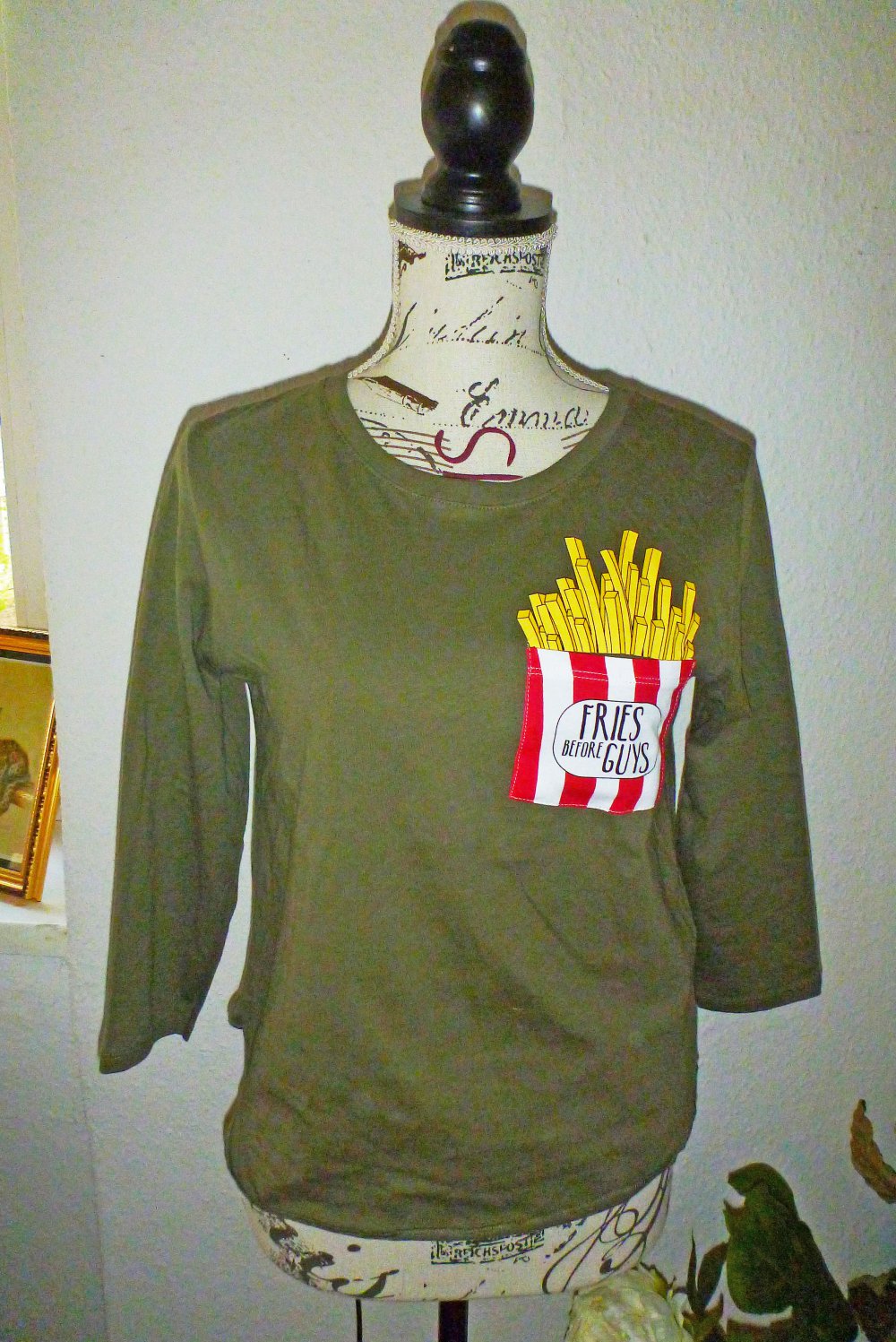 olivfarbenes Oberteil, Gr. S/36, neu